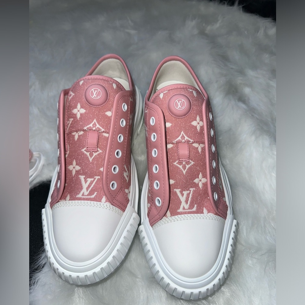 New never worn Lv sneakers. Beautiful Pink/white  monogram.2  sets of laces